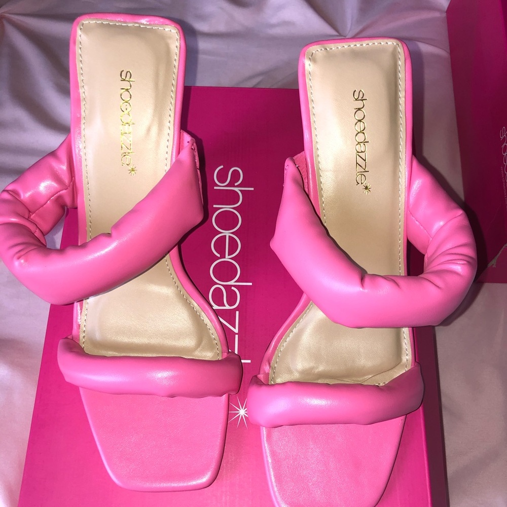 Shoedazzle Turned Up Size 7.5
